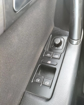 Volkswagen Passat cena 37800 przebieg: 209000, rok produkcji 2012 z Toruń małe 137